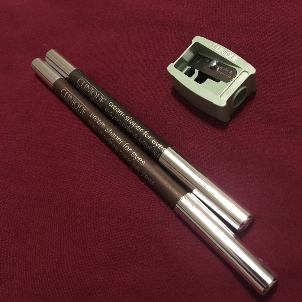 Clinique “cream shaper for eyes” eyeliner